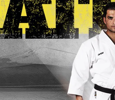 karate osoba sa kimonom sa crnim pojasom za karate