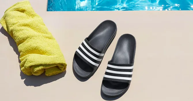 adidas papuče pored bazena